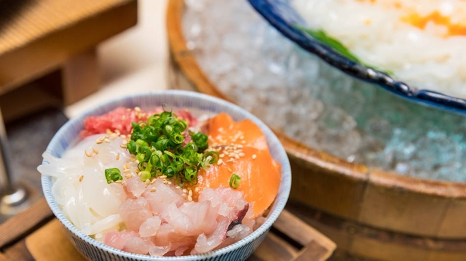 ★ 1泊朝食 ★ 真夜中でも温泉でゆったり　天然温泉と朝食バイキングでお得旅 ♪